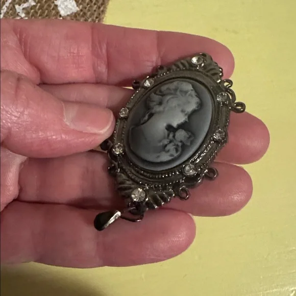 Elegant Black and Gray Cameo w/rhinestones for necklace or other diy project - Picture 2 of 4